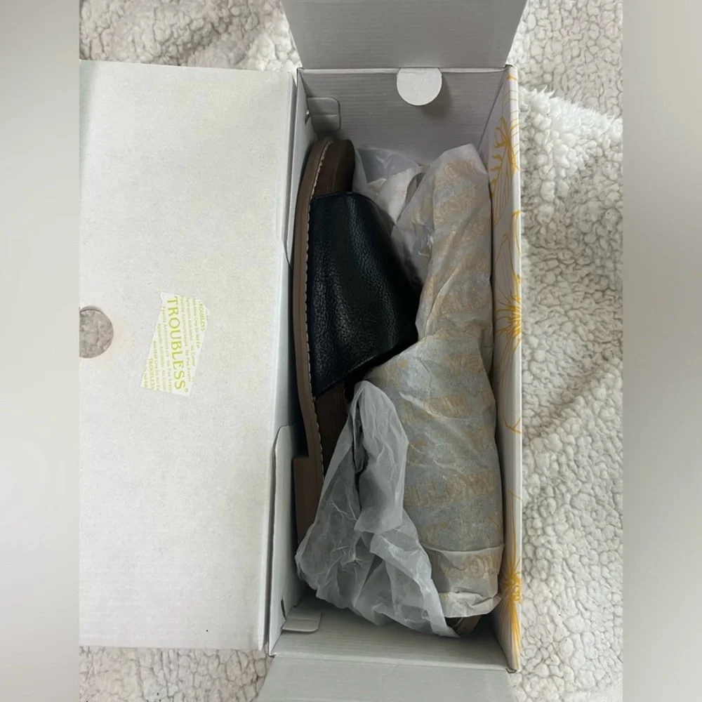 Yellow Box Black Slide Sandals for Women - Picture 6 of 6